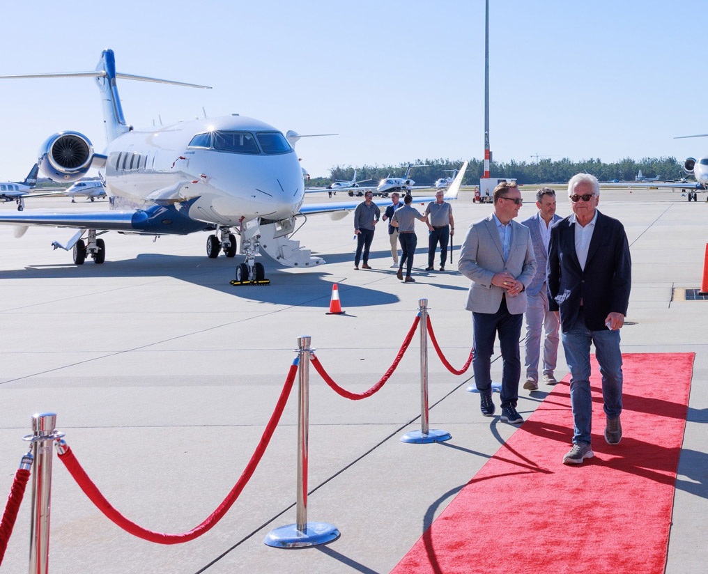 Vintner guest arriving at Naples Airport through Airshare.